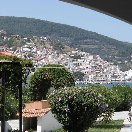 Aparthotel Elpiniki 2*