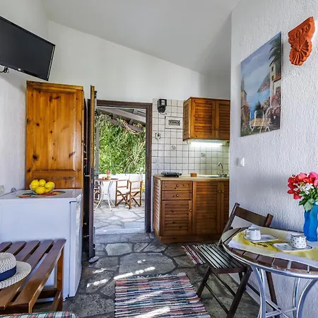 Aparthotel Elpiniki 3*
