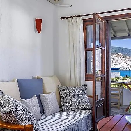 Elpiniki Aparthotel 3*