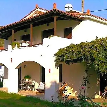 Elpiniki Aparthotel 3*
