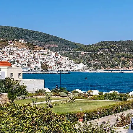 Aparthotel Elpiniki 3*