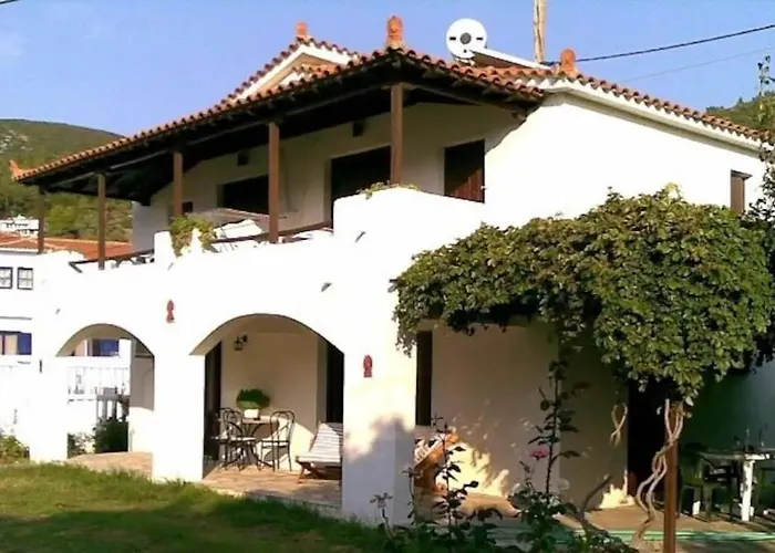 Elpiniki Aparthotel 3*